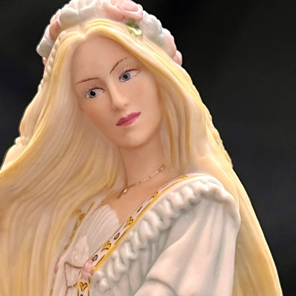 Lenox The Legendary Princesses Rapunzel Tangled Hair Fine Porcelain Demure Gift - Picture 9 of 17